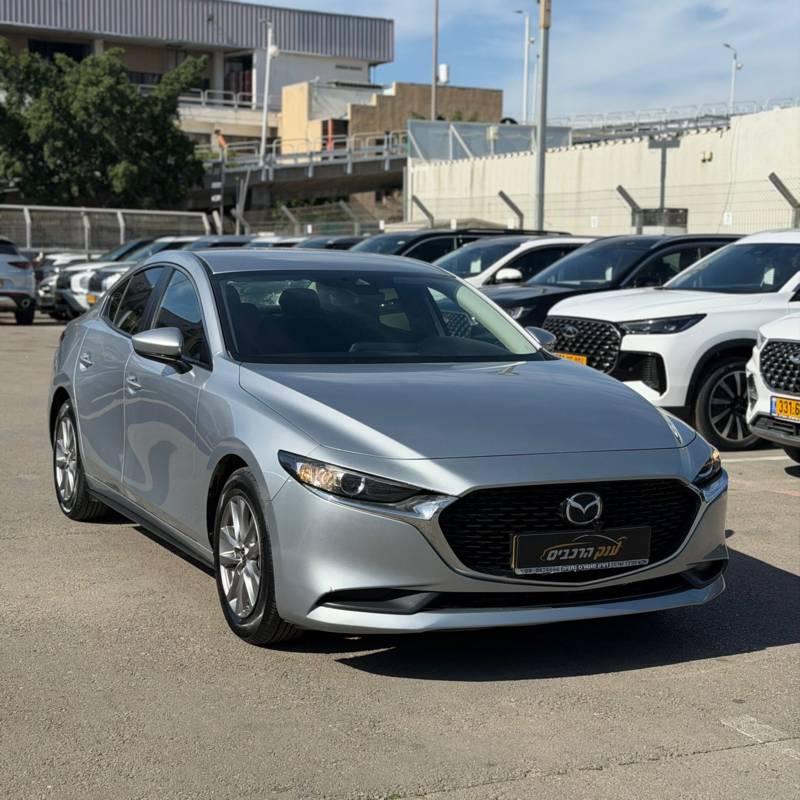 ����MAZDA 3