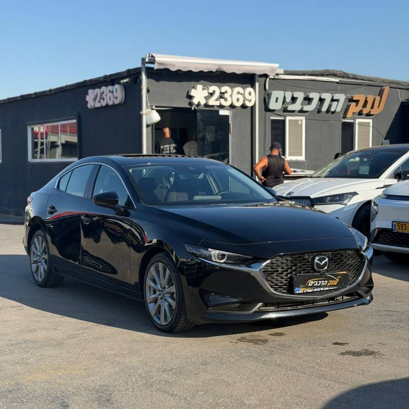 ����MAZDA 3