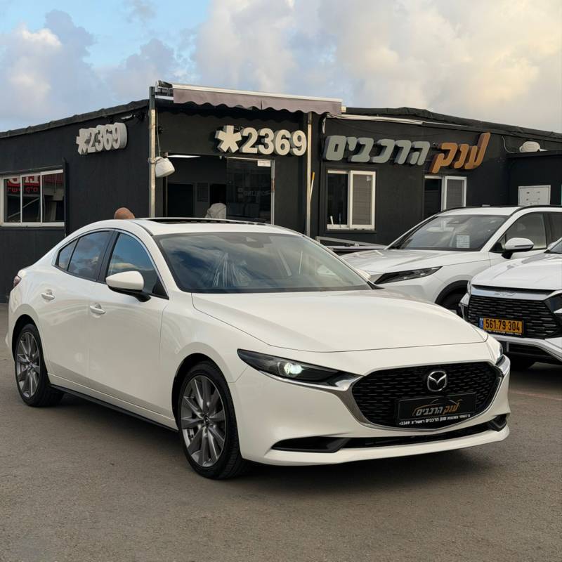 ����MAZDA 3
