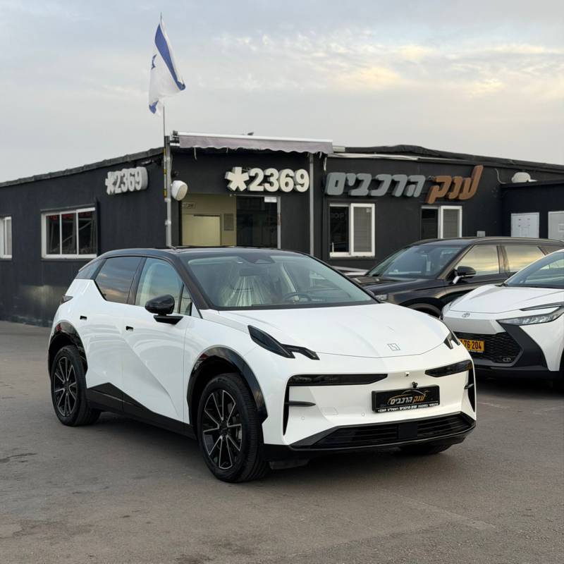 ���� ZEEKR X - ����� 1