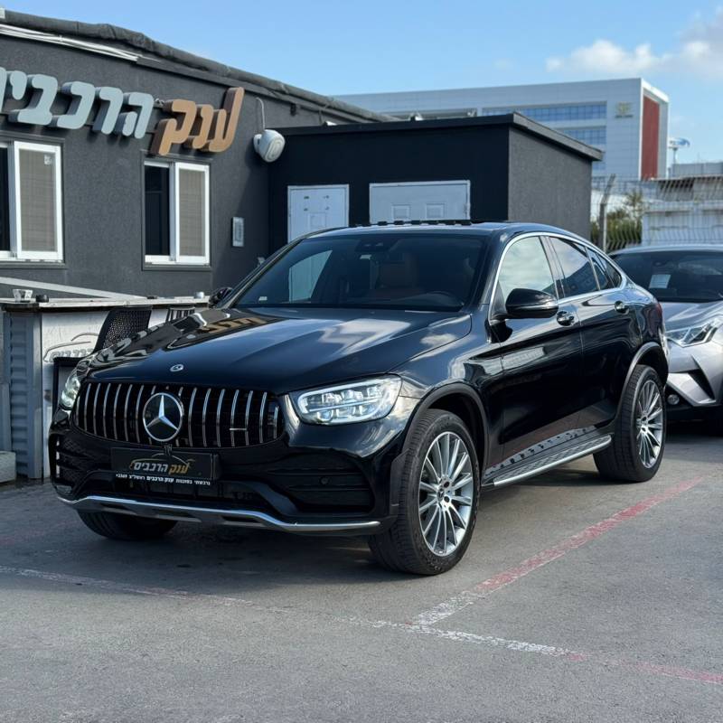 / MercedesGLC300 E 4MATIC