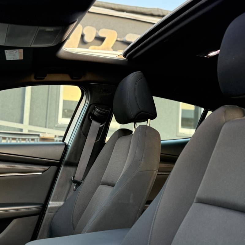  MAZDA 3 -  10