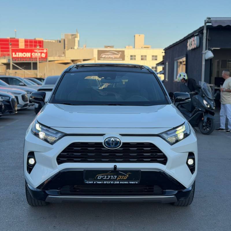 ������ RAV 4 HYBRID - ����� 2