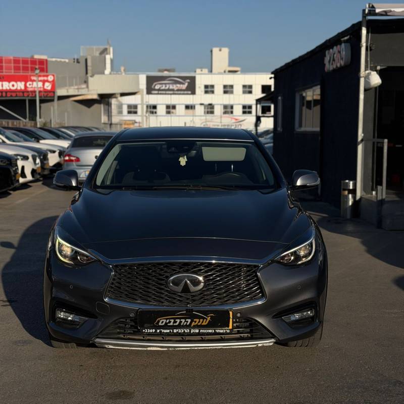 ����� INFINITI Q30 - ����� 2