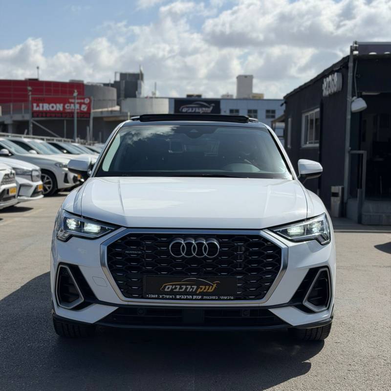 ����� Q3 SPORTBACK - ����� 3