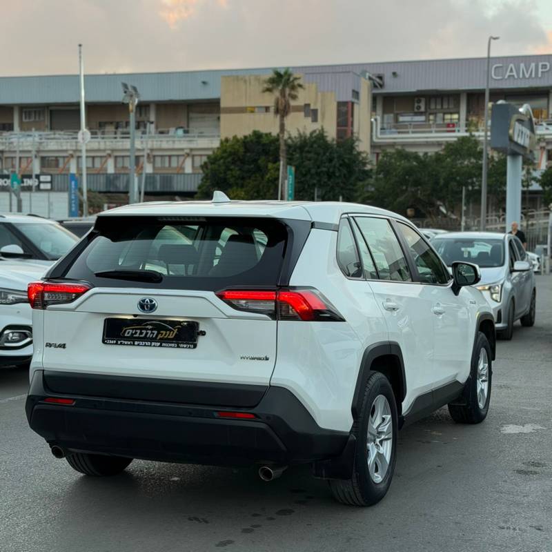  RAV 4 HYBRID -  3