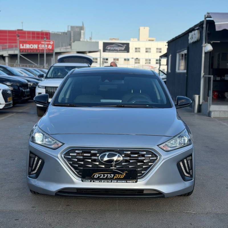 ������ IONIQ HYBRID - ����� 3