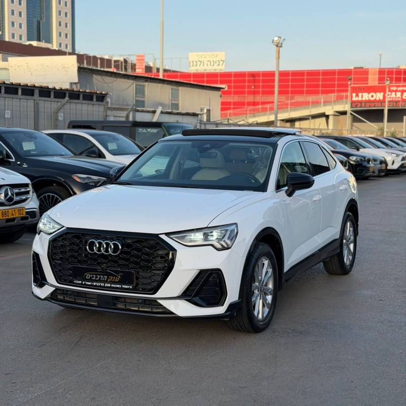 ����� Q3 SPORTBACK - ����� 3