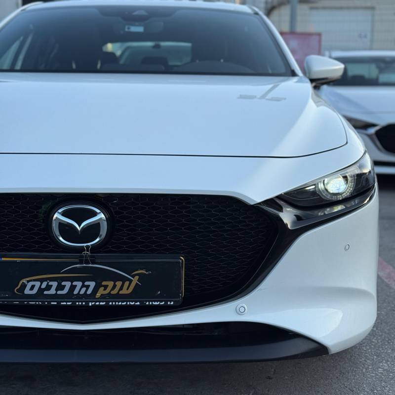  MAZDA 3 -  3
