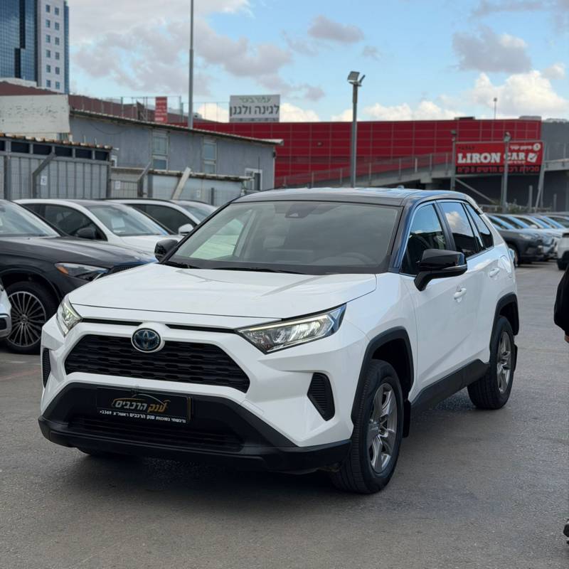 ������ RAV 4 HYBRID - ����� 3