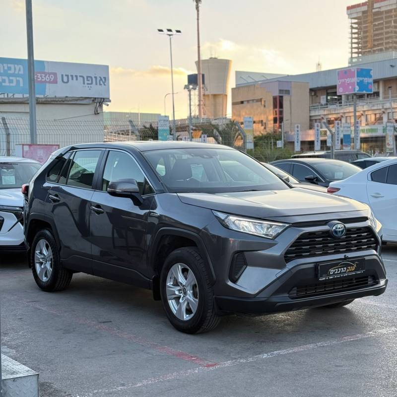  RAV 4 HYBRID -  3