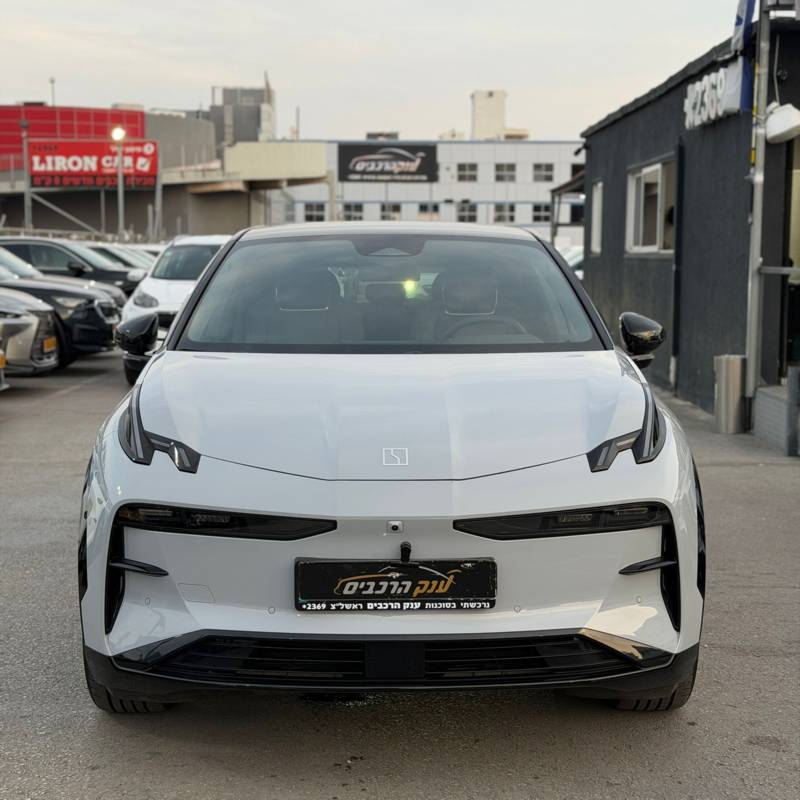 ���� ZEEKR X - ����� 3