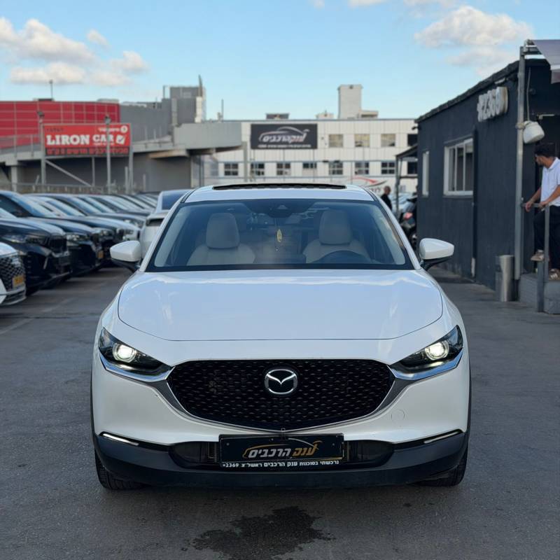 ���� MAZDA CX-30 - ����� 3