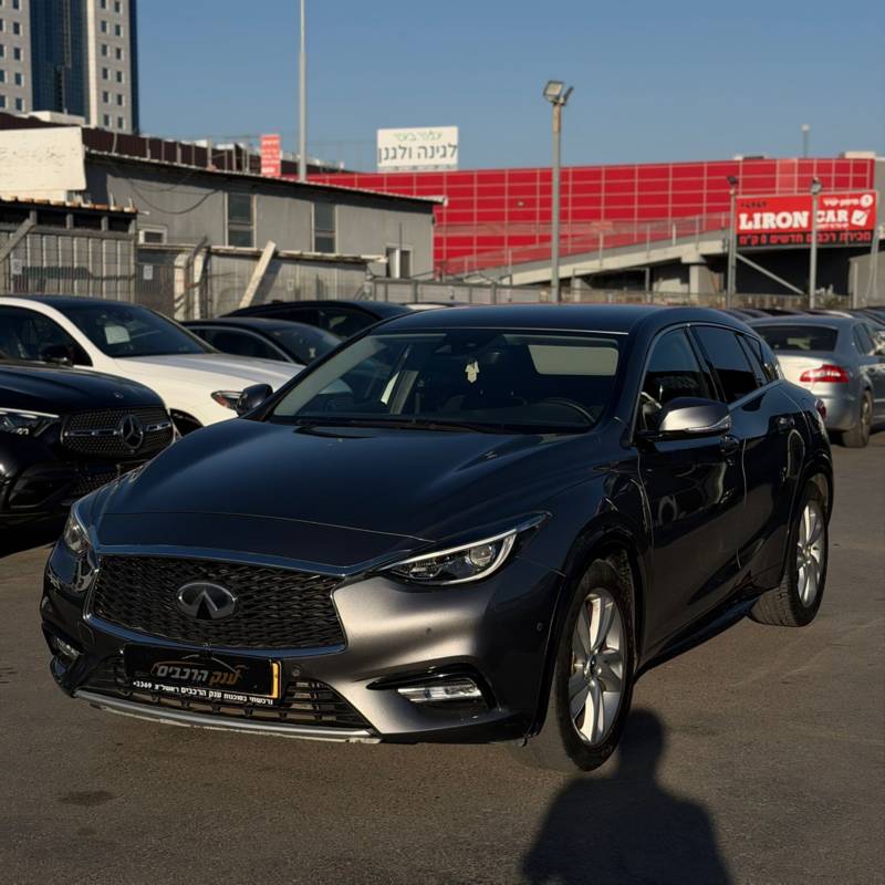 ����� INFINITI Q30 - ����� 3