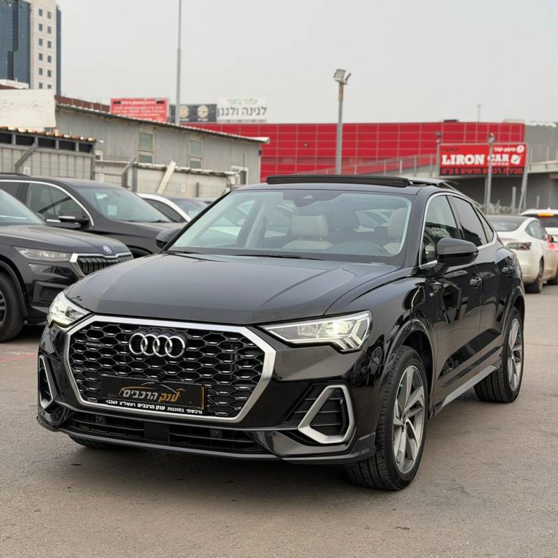 ����� Q3 SPORTBACK - ����� 3