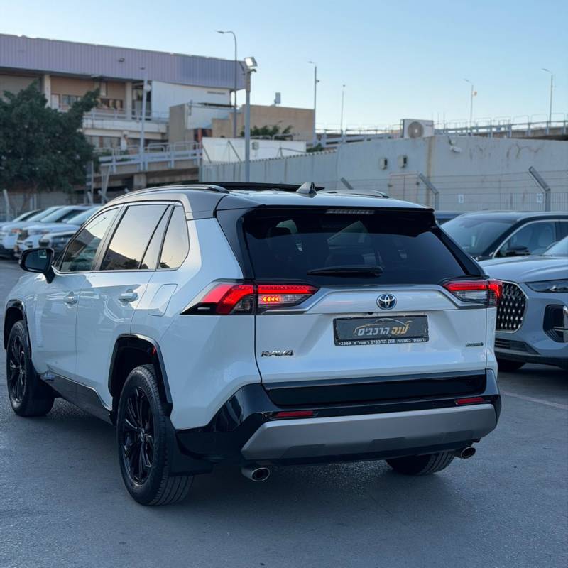 ������ RAV 4 HYBRID - ����� 4