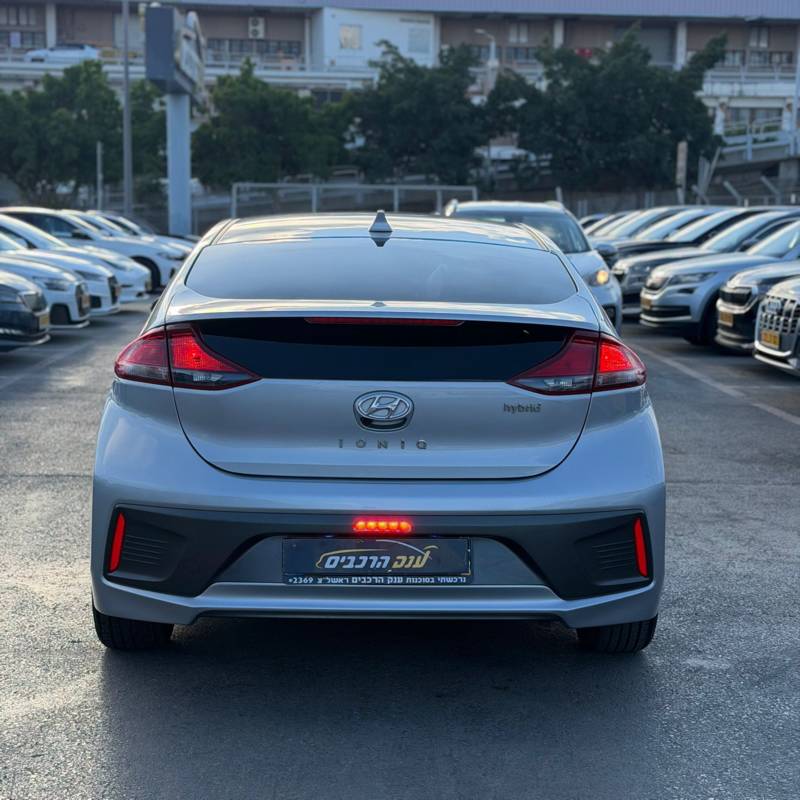 ������ IONIQ HYBRID - ����� 4
