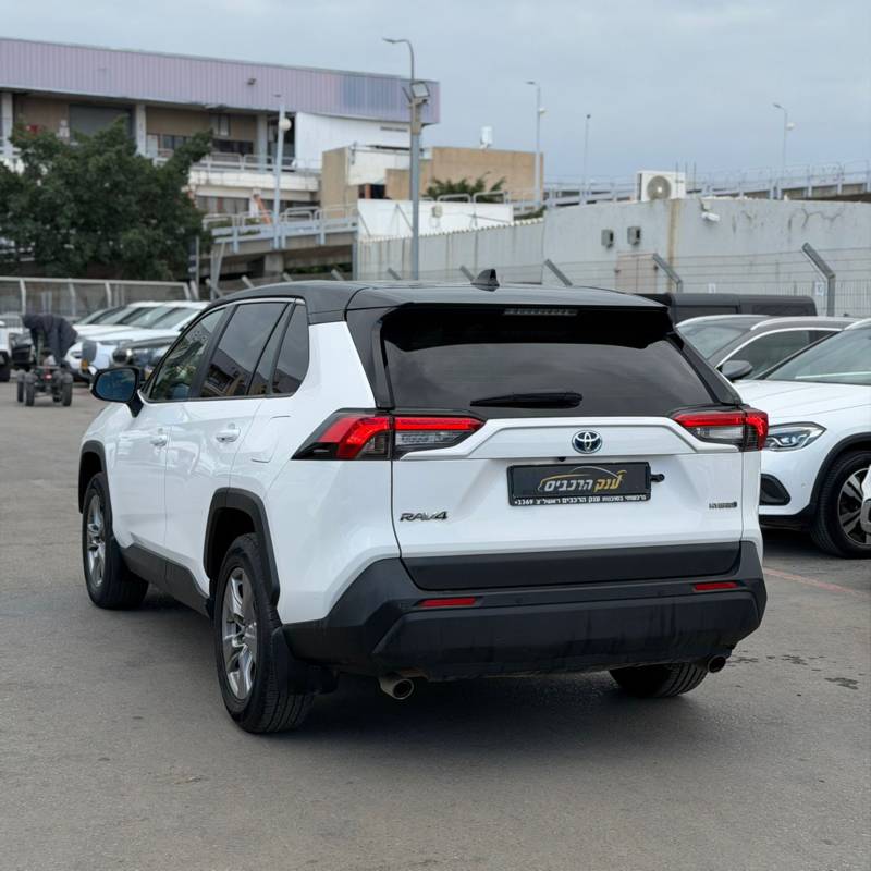 ������ RAV 4 HYBRID - ����� 4