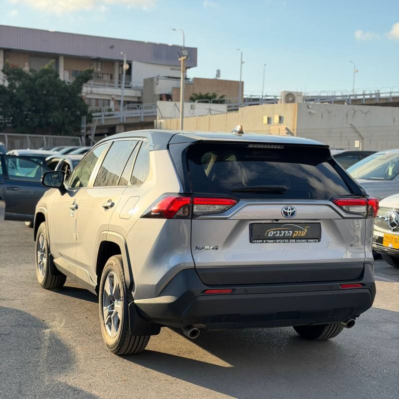 ������ RAV4 HYBRID - ����� 4