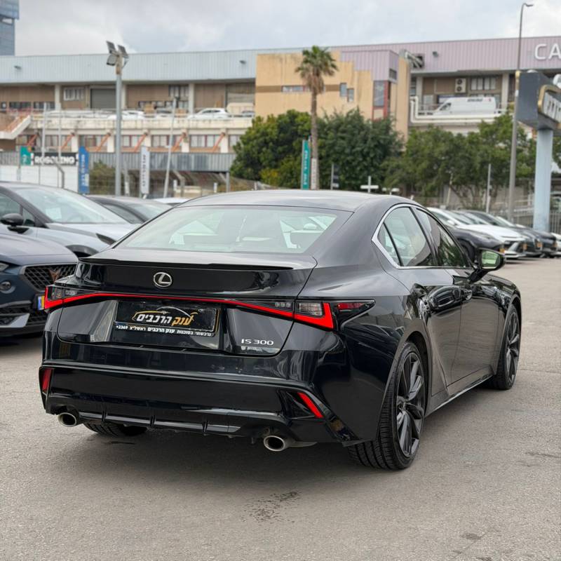 ����� LEXUS IS300 - ����� 4