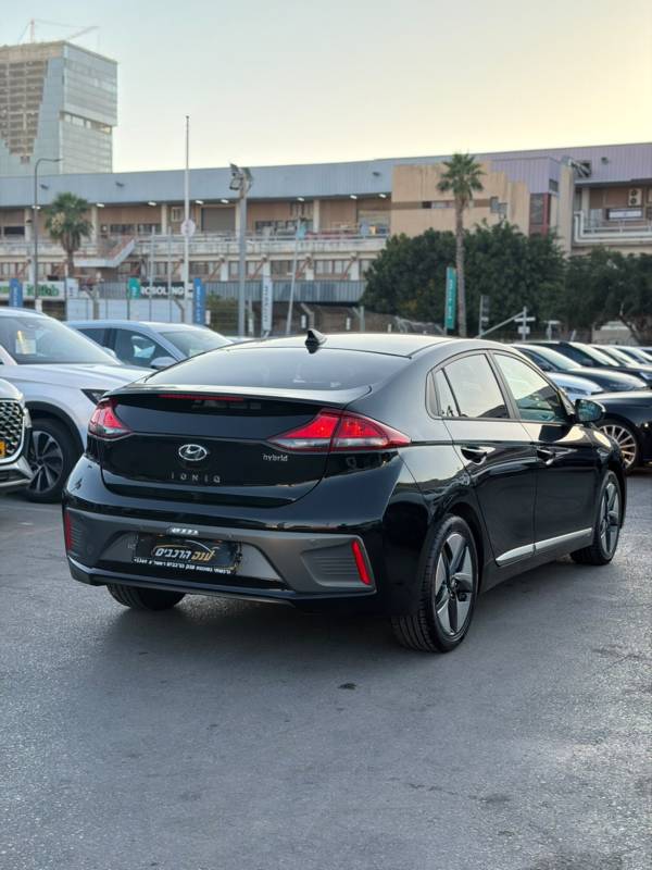 ������ IONIQ HYBRID - ����� 4