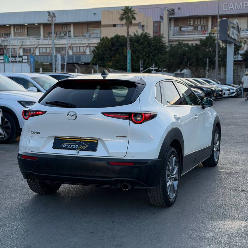 ���� MAZDA CX-30 - ����� 4