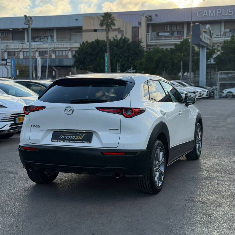 ���� MAZDA CX-30 - ����� 4