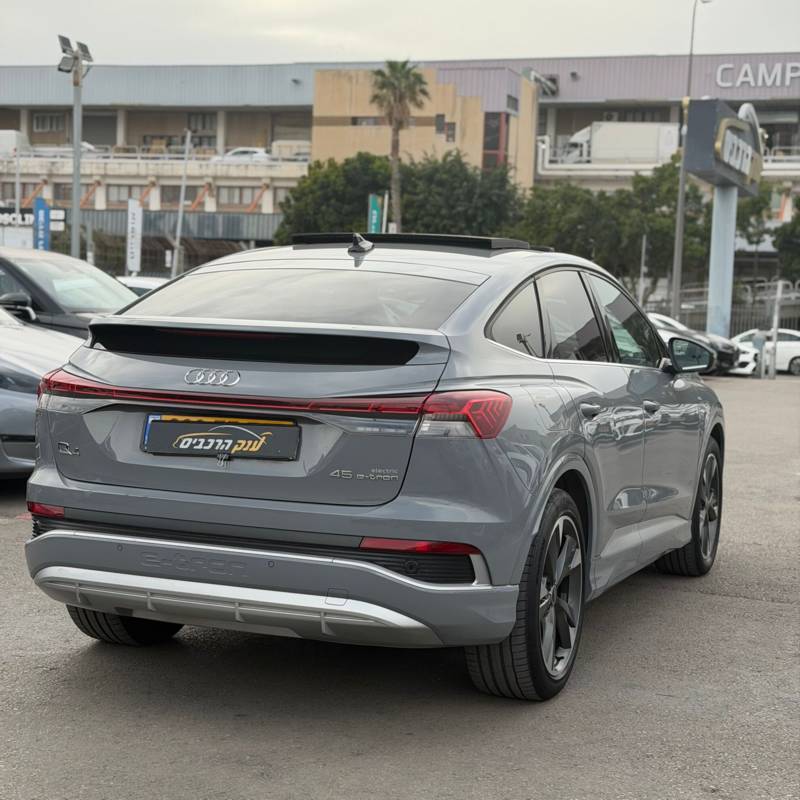 ����� Q4 SPORTBACK - ����� 4