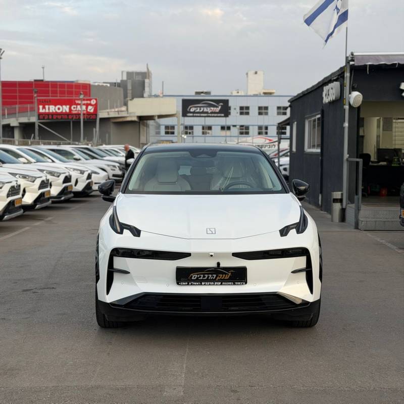 ���� ZEEKR X - ����� 4