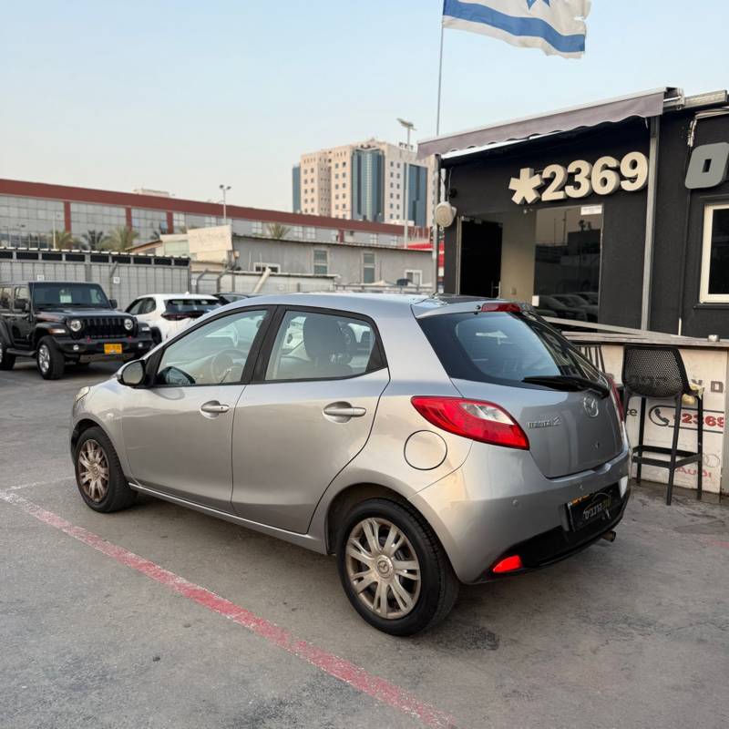  MAZDA 2 -  5