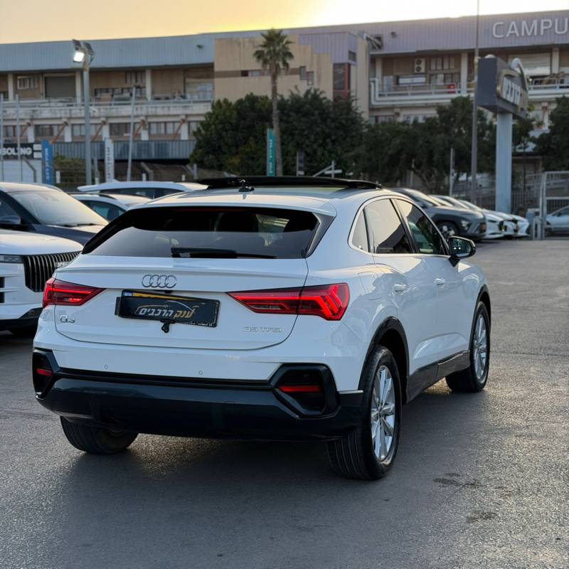 ����� Q3 SPORTBACK - ����� 5