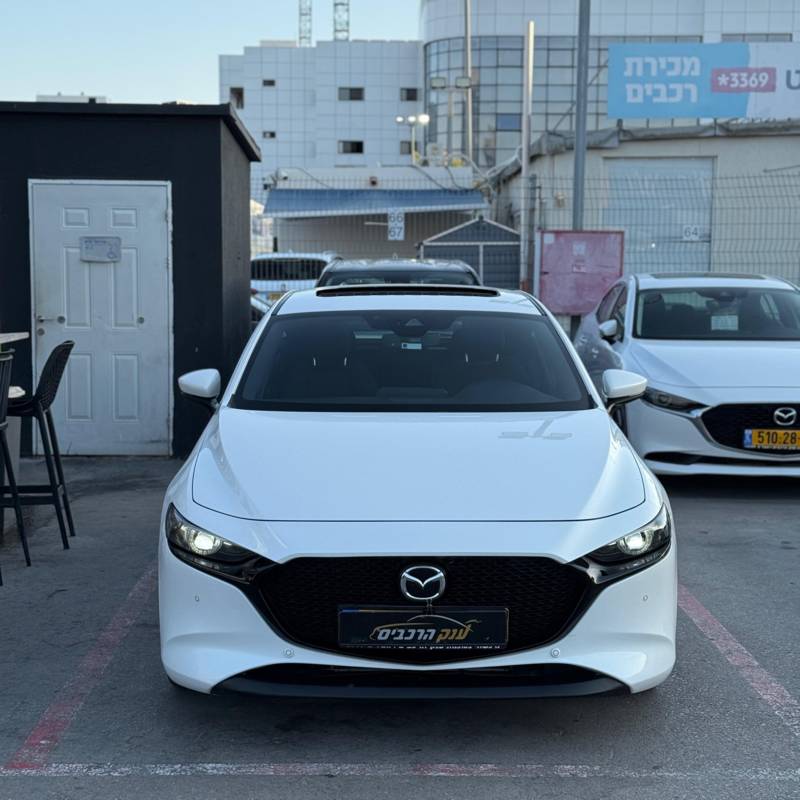  MAZDA 3 -  5