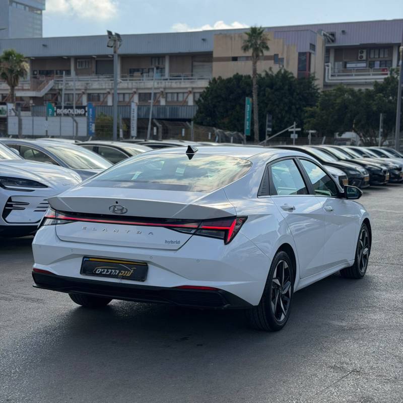 ������ ELANTRA HEV - ����� 5