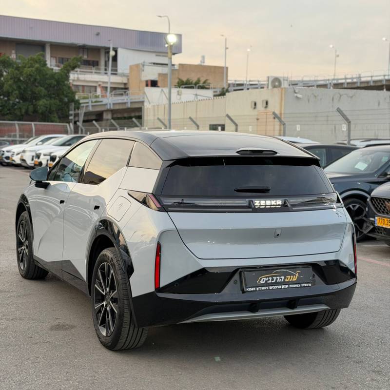 ���� ZEEKR X - ����� 5