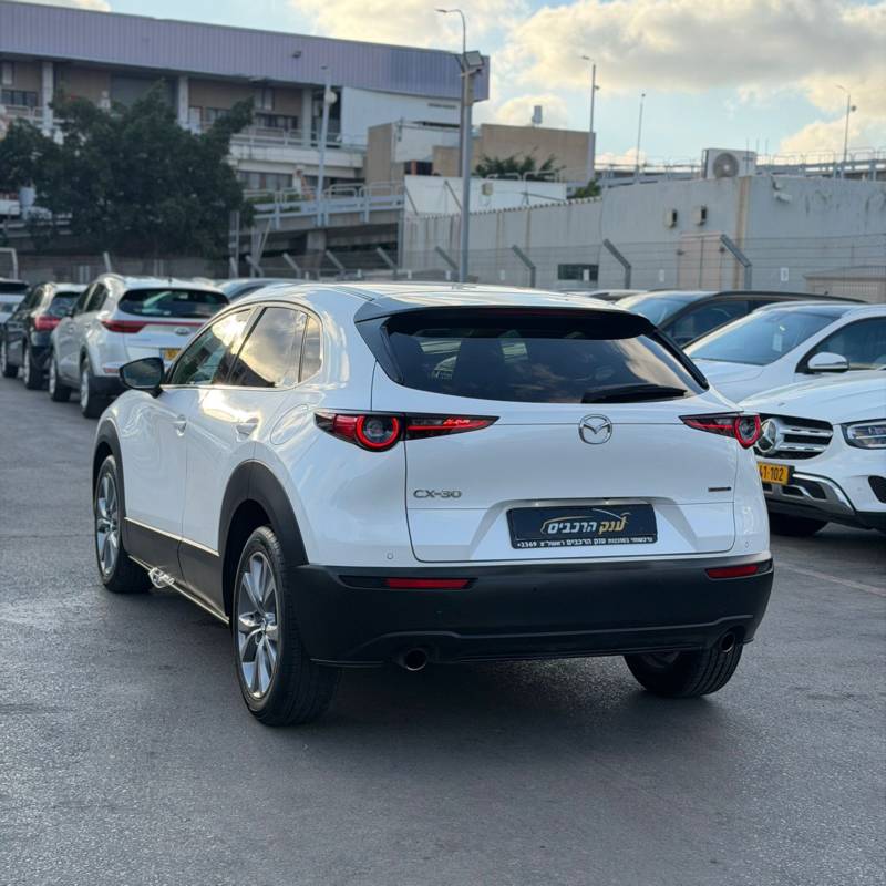 ���� MAZDA CX-30 - ����� 5