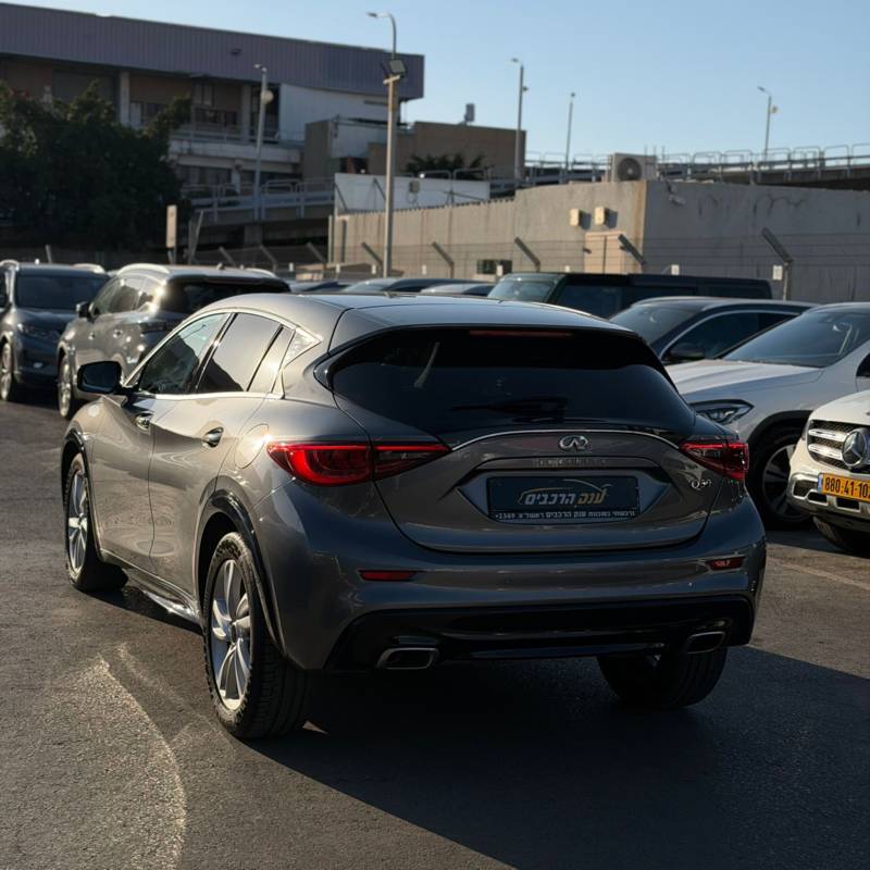 ����� INFINITI Q30 - ����� 5