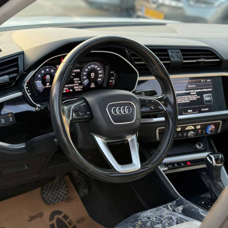 ����� Q3 SPORTBACK - ����� 6
