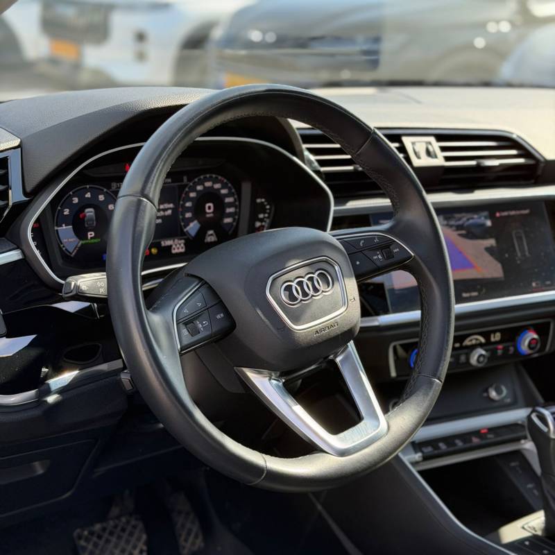 ����� Q3 SPORTBACK - ����� 6