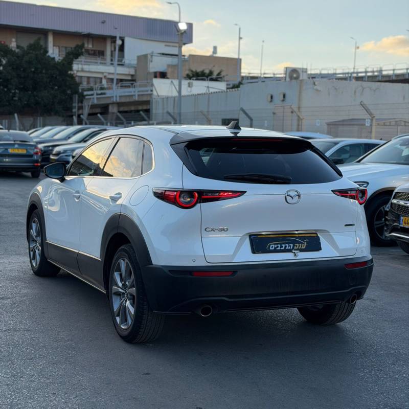 ���� MAZDA CX-30 - ����� 6