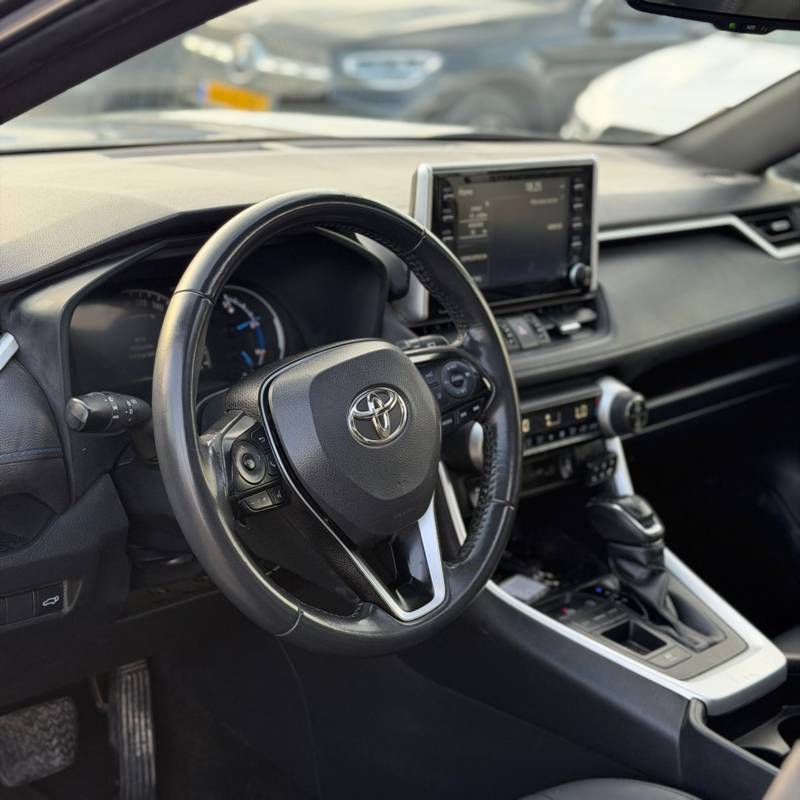 ������ RAV 4 HYBRID - ����� 6