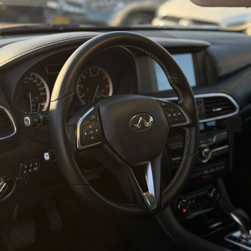 ����� INFINITI Q30 - ����� 6