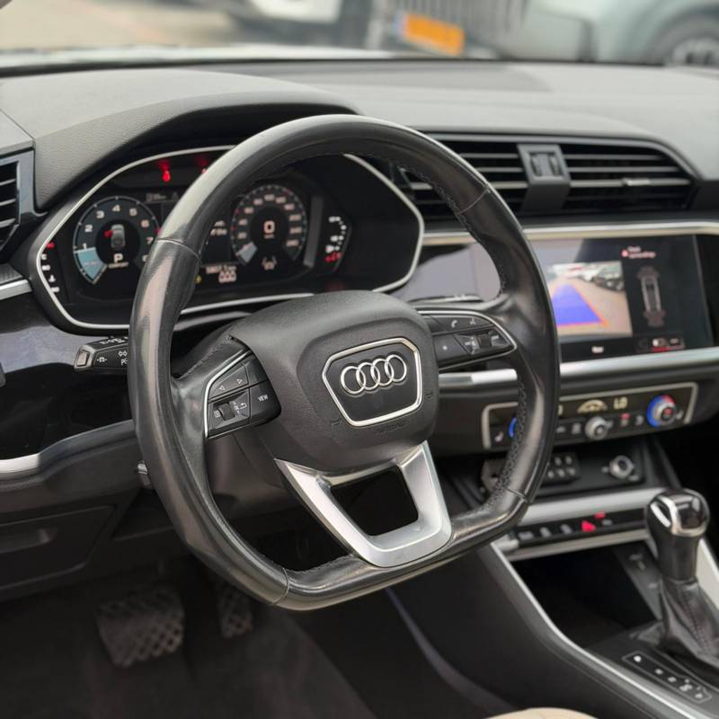 ����� Q3 SPORTBACK - ����� 6