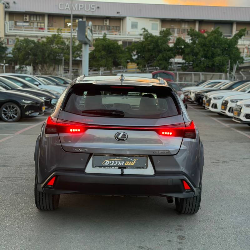 ����� LEXUS UX250H - ����� 6