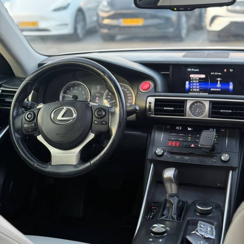  LEXUS IS300H -  7
