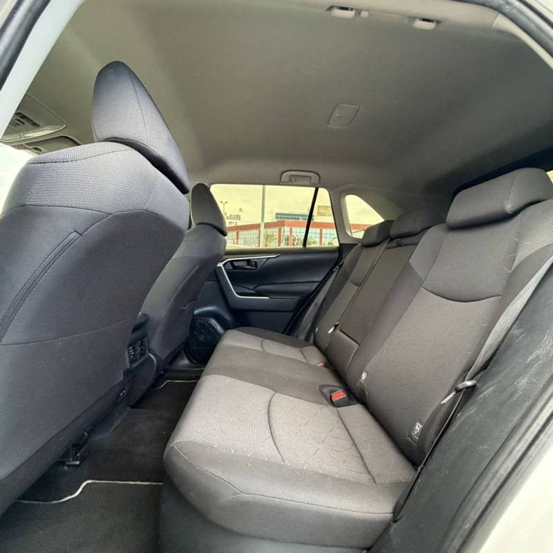 ������ RAV 4 HYBRID - ����� 8