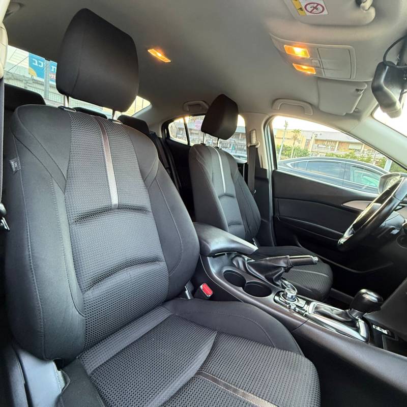  MAZDA 3 -  8