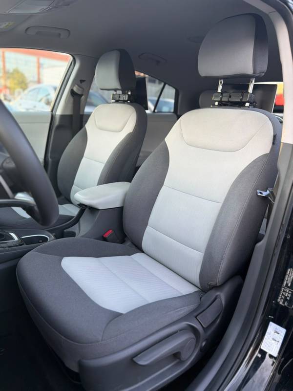 ������ IONIQ HYBRID - ����� 8