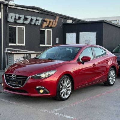 MAZDA 3