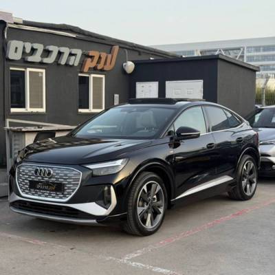  / Audi Q4 
