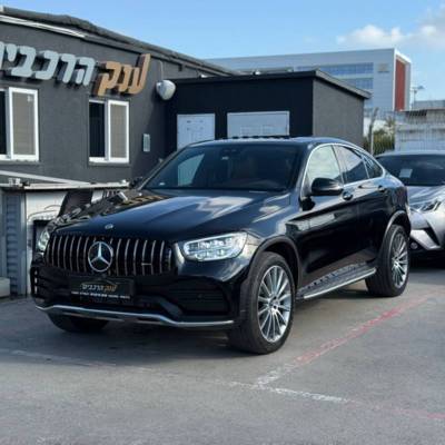  / Mercedes GLC300 E 4MATIC